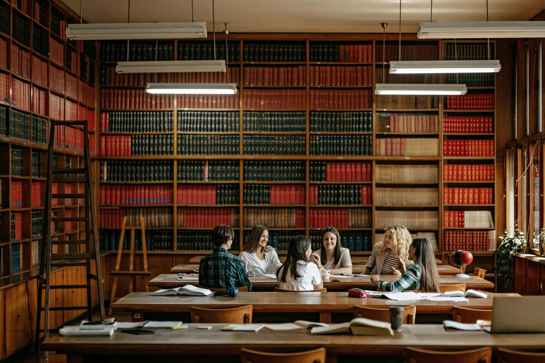 Students relaxing and talking in the library